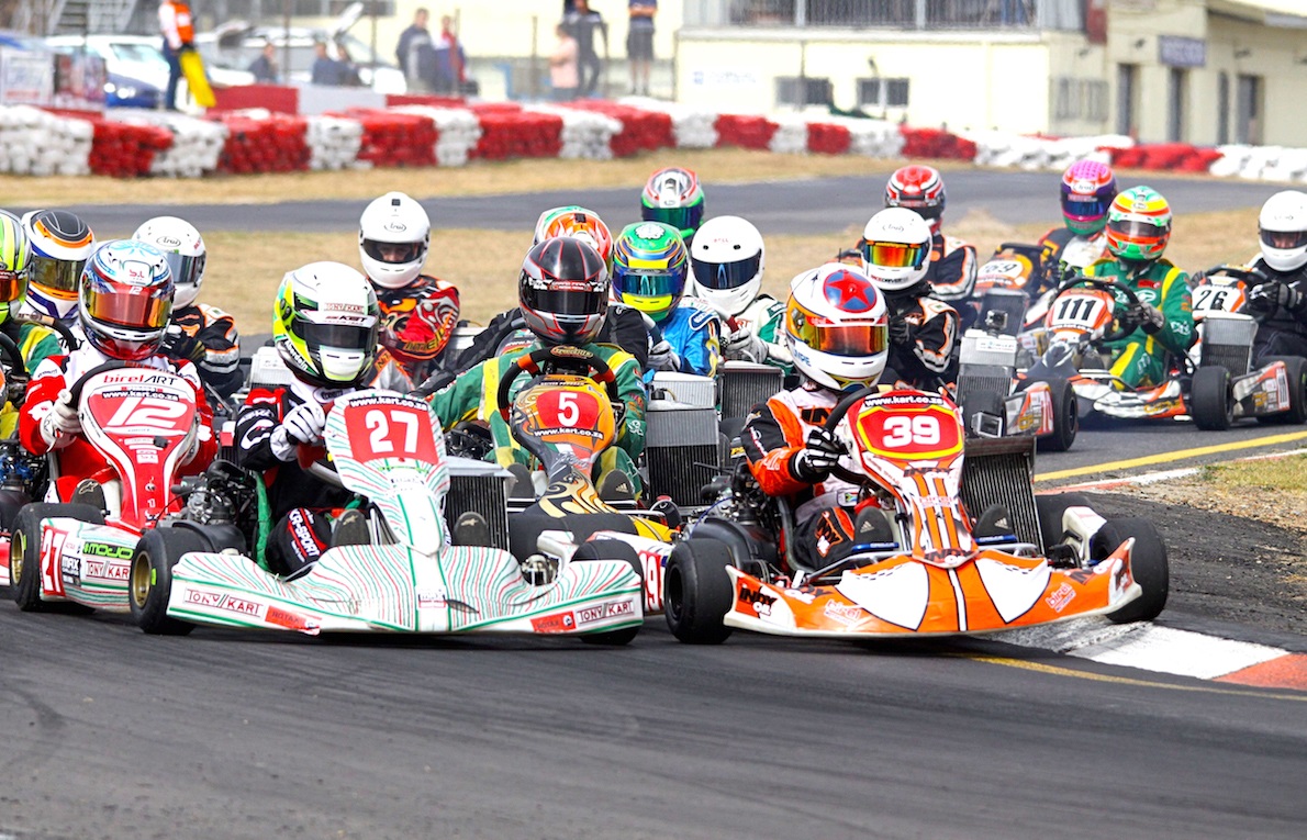 Racing as close as it gets - Jono Aberdein & Umpie Swart lead the DD2s - Image Mark Zeeman